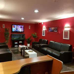 https://hotel-holiday-lyon-est.hotels-rhonealpes.com