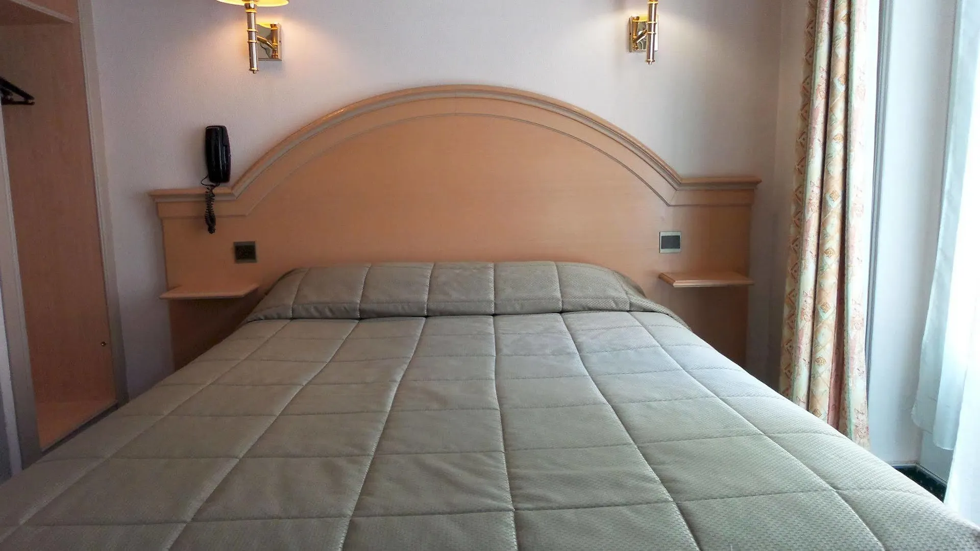 Hotel Des Arenes Paris 3*,  France